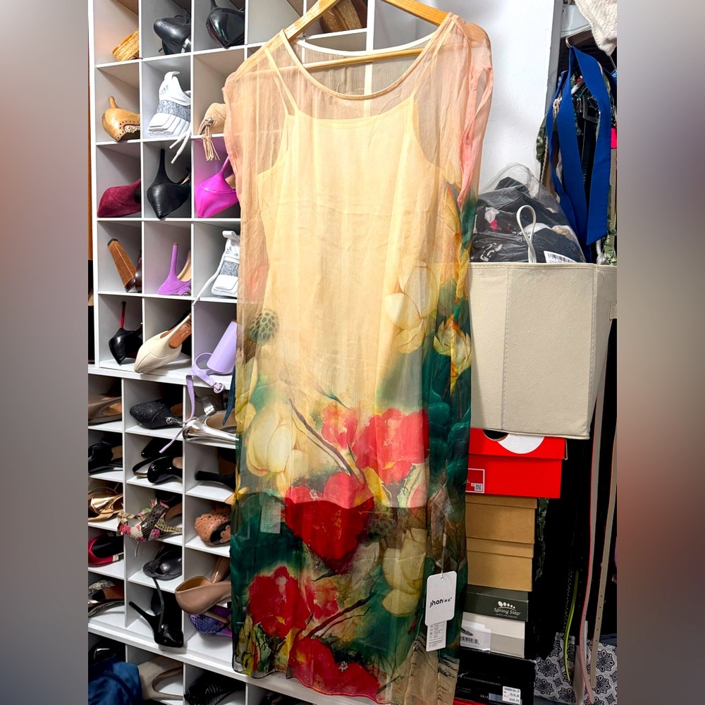 100% silk dress
Bnwt